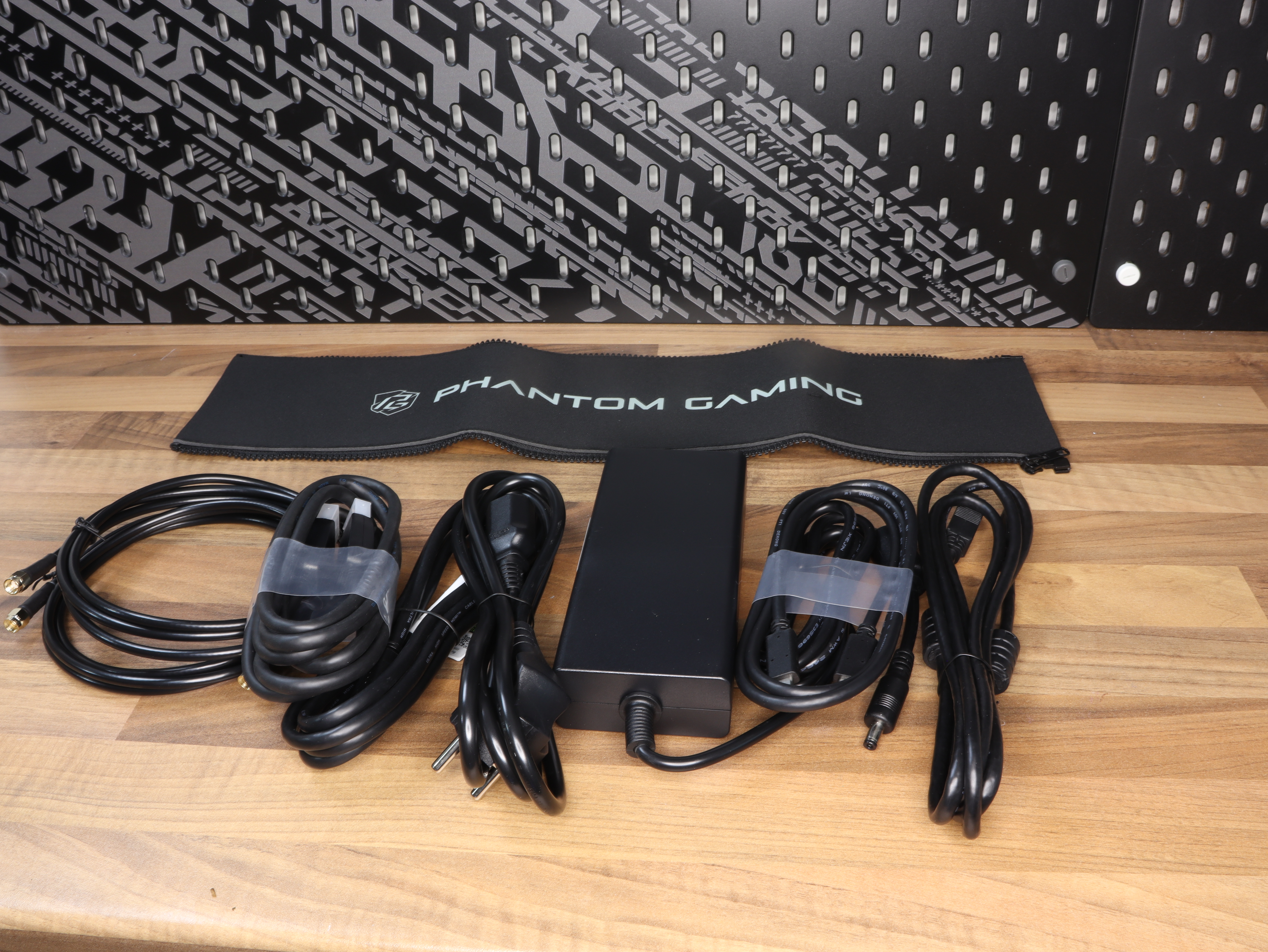 240hz UHD Gaming OLED HDR400 True black ASRock PGO32UFS AMD Freesync Premium Wifi KVM.JPG